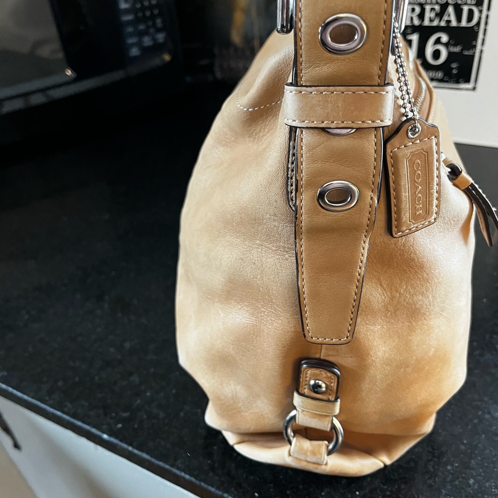 Coach tan leather crossbody bag/ Shoulder Bag - Picture 2 of 13